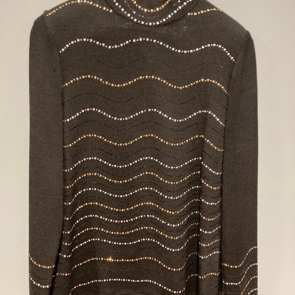 St. John Evening long-sleeved embellished turtleneck size 2 - Picture 1 of 6